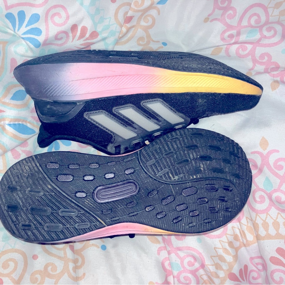 Big girls adidas sneakers 👟